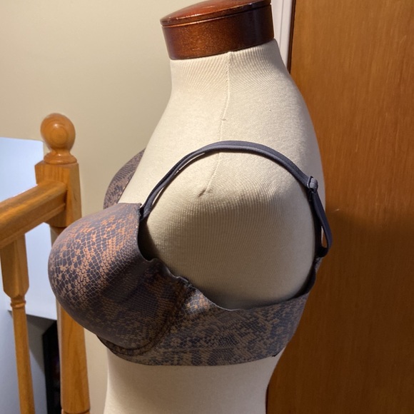 Victoria’s Secret Underwire Lined Perfect Coverage Bra - Picture 3 of 8